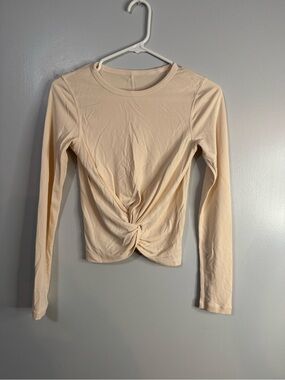 Lululemon Athletica Long Sleeve Twist Front Top in Light Tan Size 2